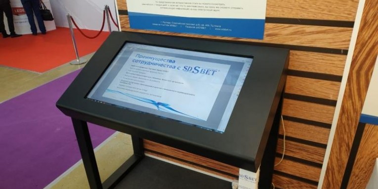 Интерактивный Стол на стенде компании SDSвет. Выставка в Экспоцентре г.Москва