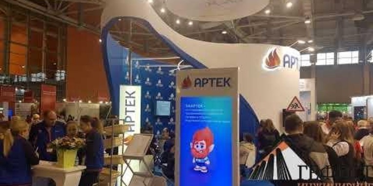 Аренда 2х сенсорных киосков Dedal Vertical 46” для международного детского центра «Артек»