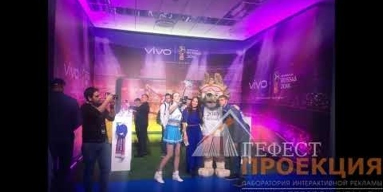 Компания Гефест Проекция предоставила в аренду туманный экран с видеоконтентом на презентацию смартфона VIVO.