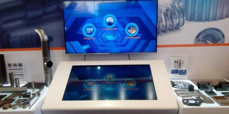 Интерактивный стол Dedal Presenter 42 на выставке Weldex, которая проходила в КВЦ «Сокольники»