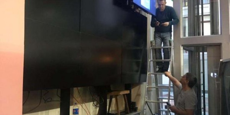 Монтаж видеостены из ЖК-панелей NEC 55" в формате 3х3.