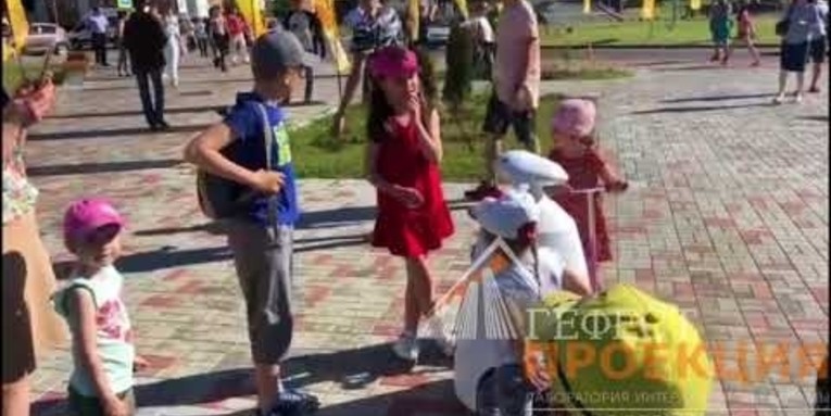 Компания Гефест Проекция РТ предоставила робота R-bot для поздравления выпускников
